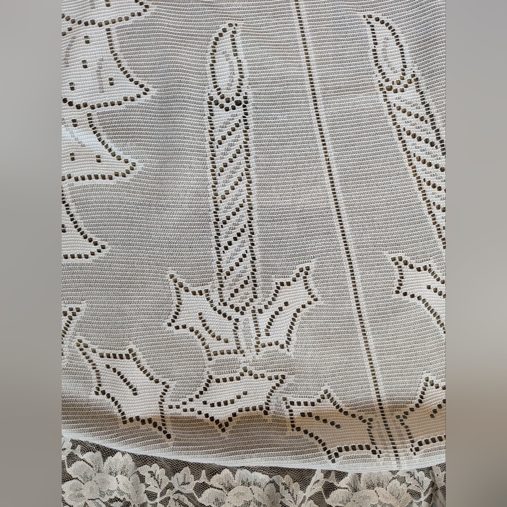 Vintage Christmas Table Cloth Skirt 54" Lace Sheer White Candy Canes Holidays - Picture 4 of 8